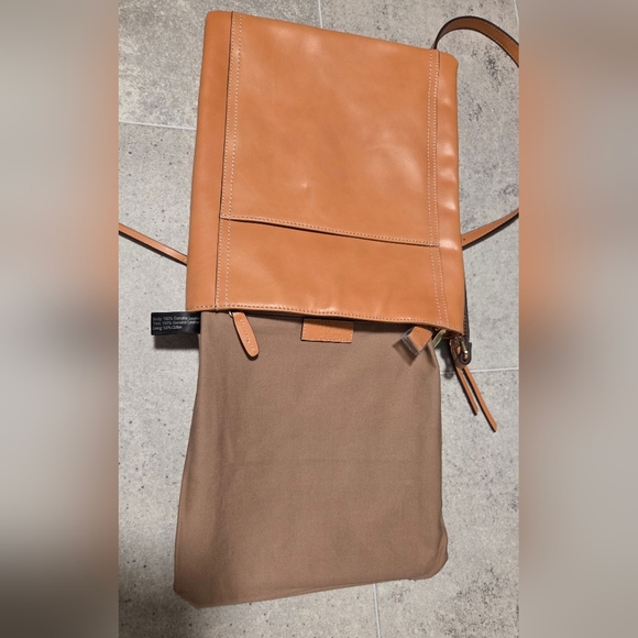 G.I.L.I. Leather Double Zip Flat Crossbody Terra - Picture 13 of 17